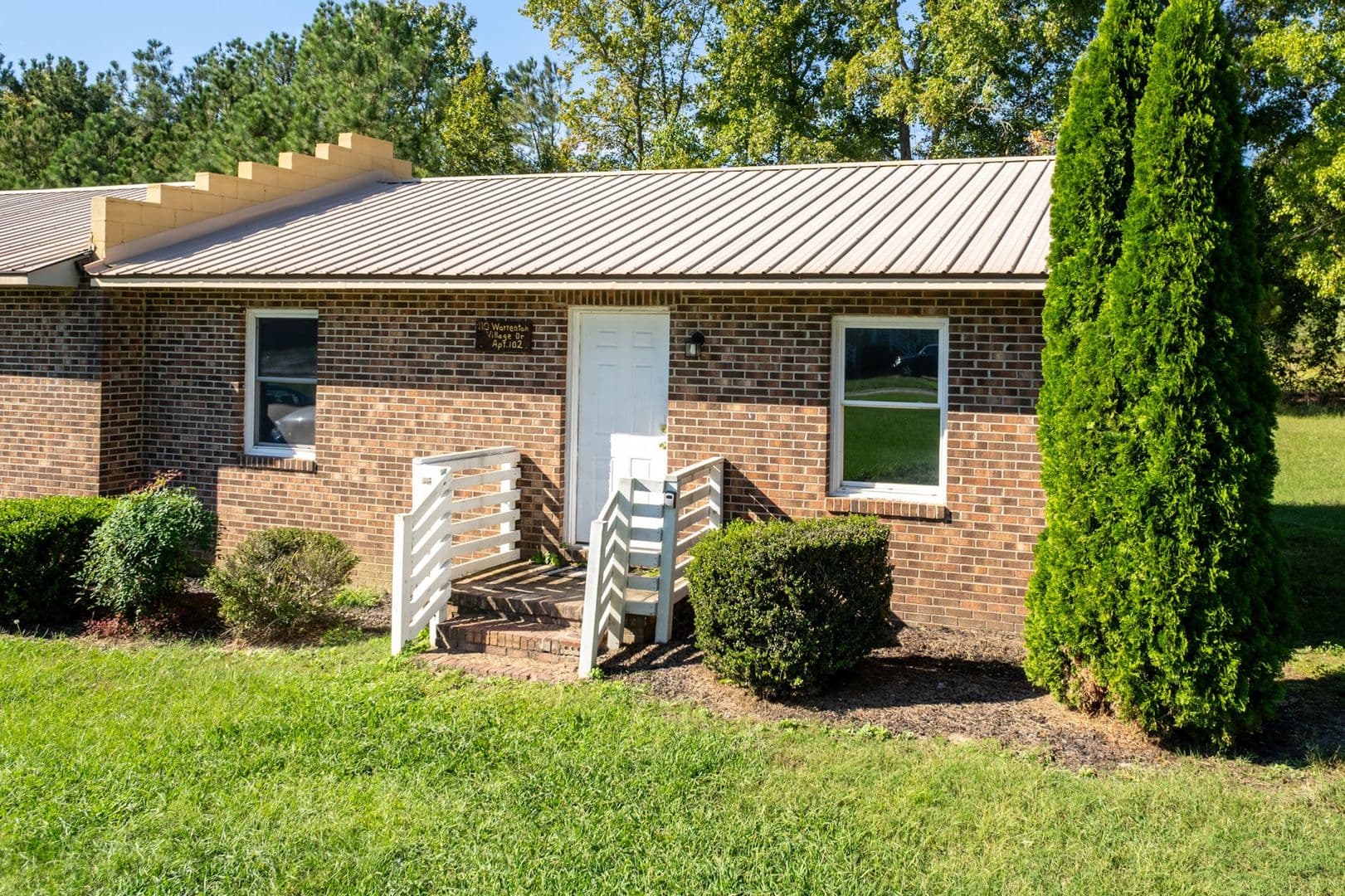 Warrenton House: 110-102 Warrenton Village Dr