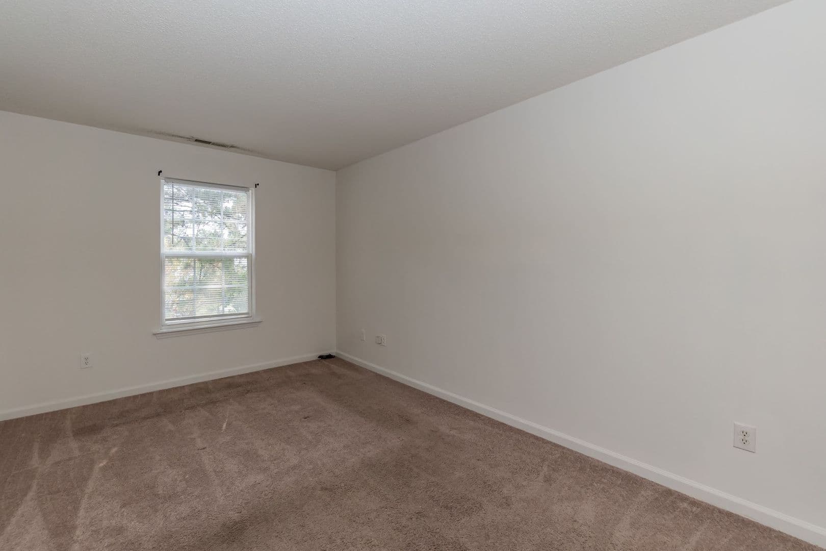 Raleigh House: 8650-112 Neuse Landing Ln