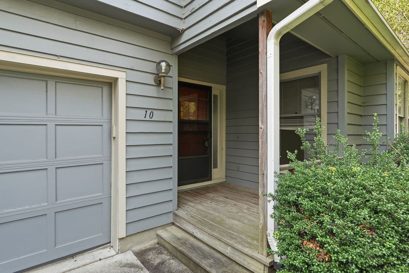 Chapel Hill House: 10 Clover Dr