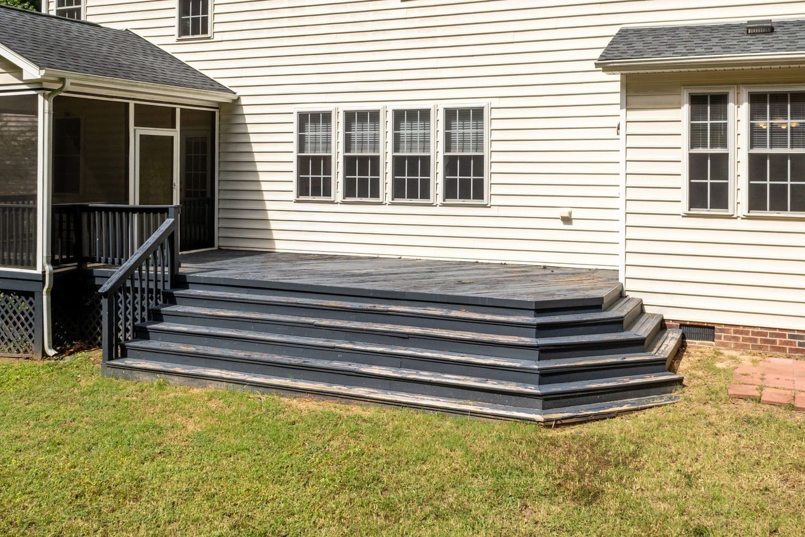 Durham House: 1006 Goldenview Ct