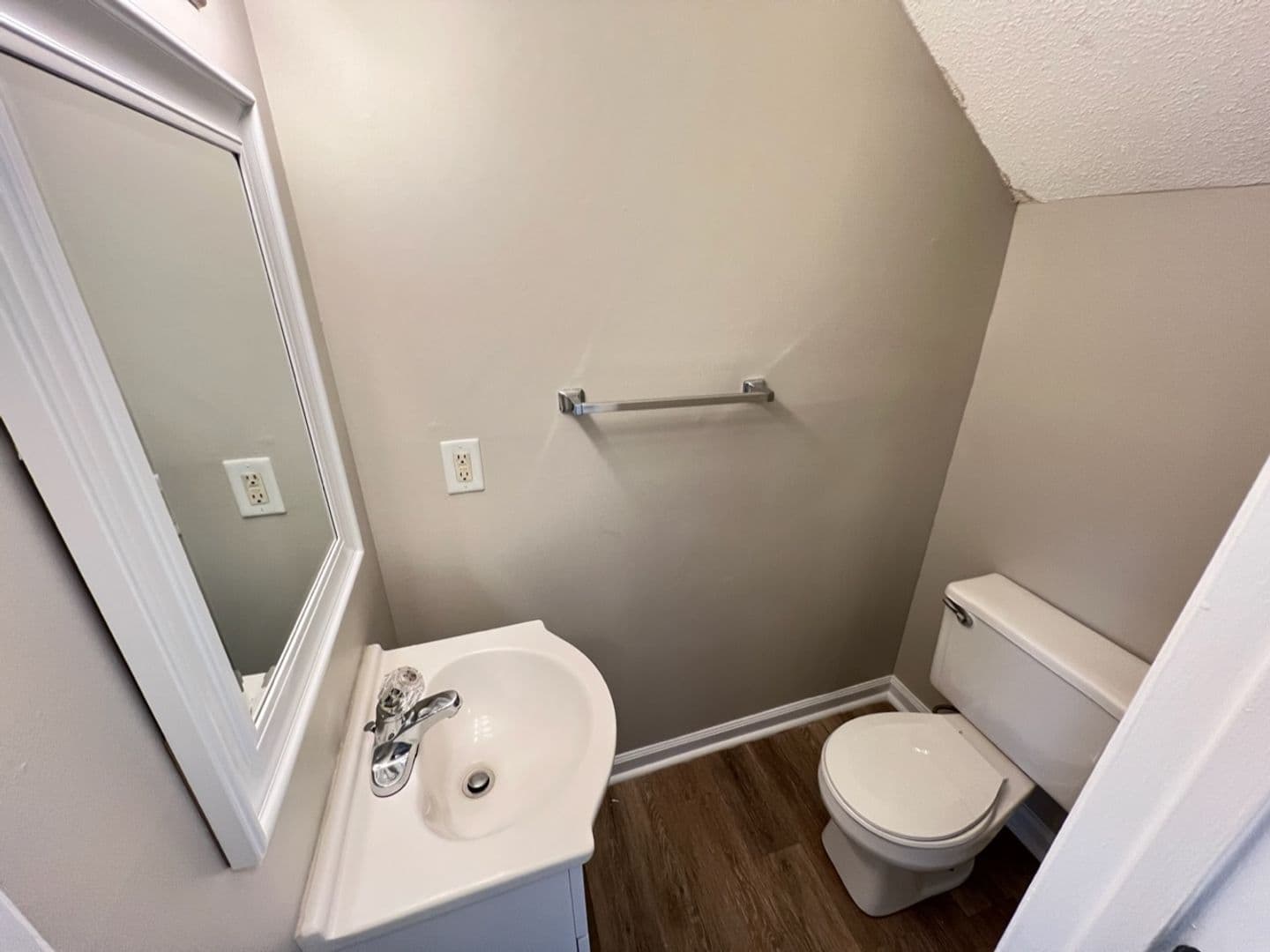 Durham House: 1410-B Cherrycrest Dr