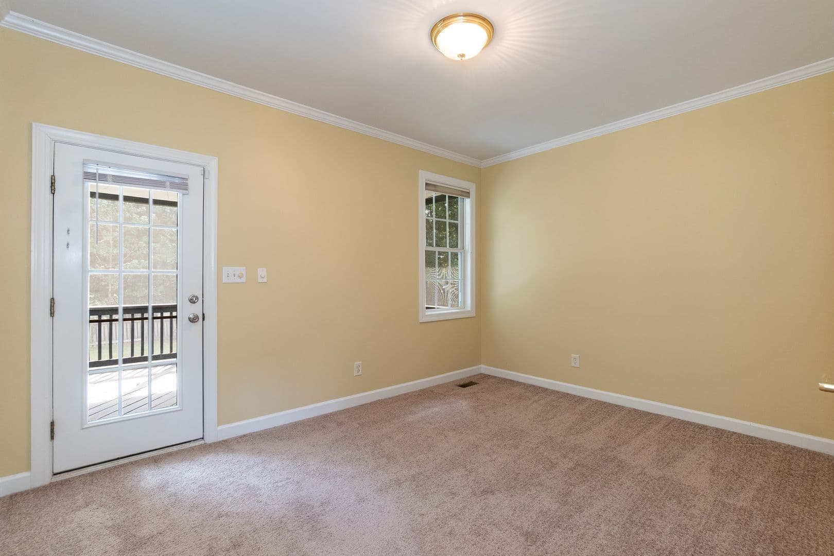 Durham House: 1006 Goldenview Ct