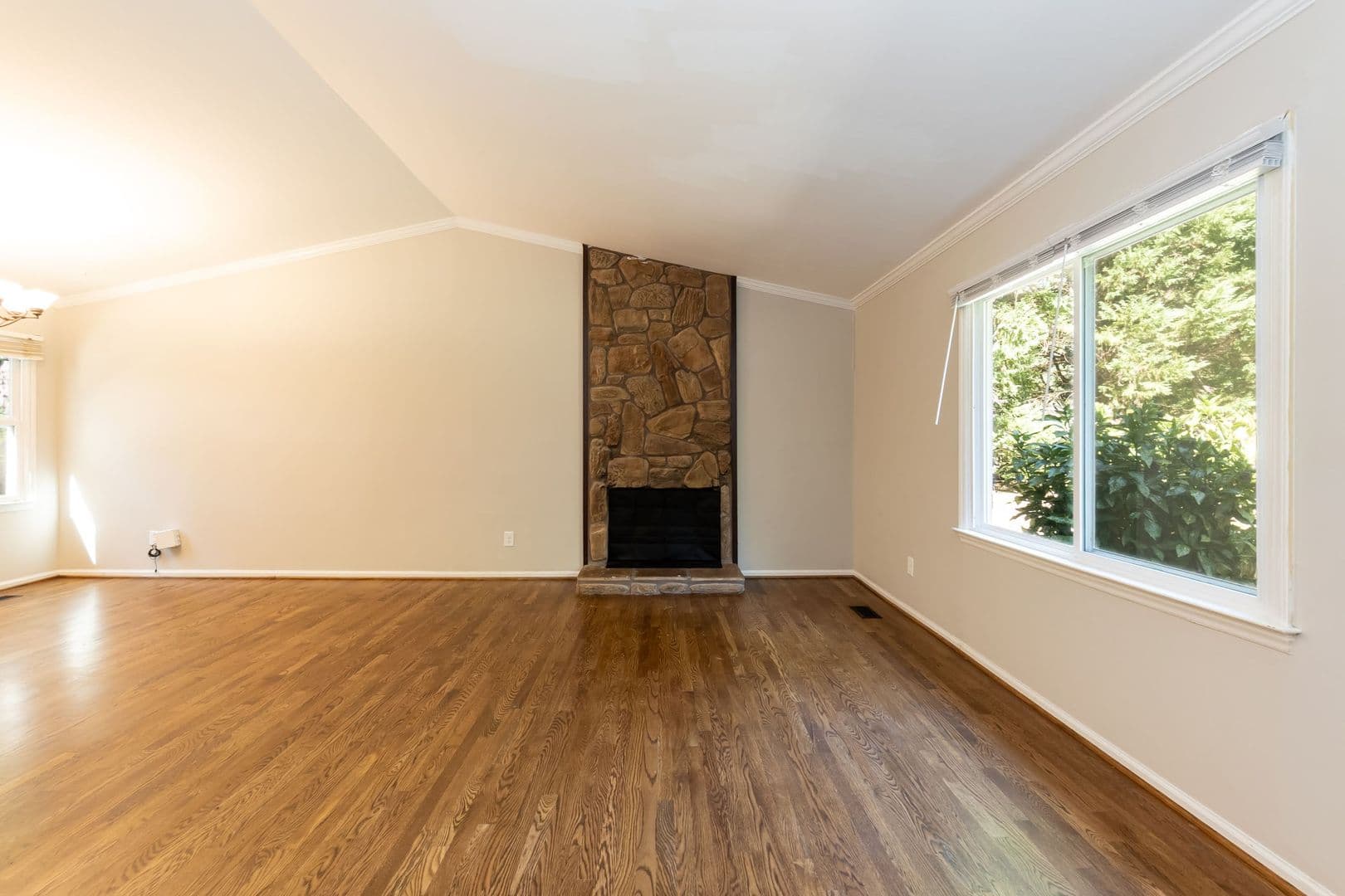 Cary House: 102 McIntosh Ct