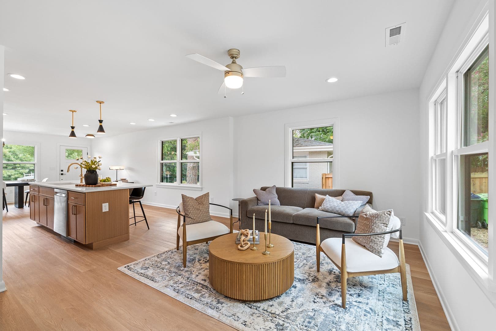 Raleigh House: 420 Peyton St