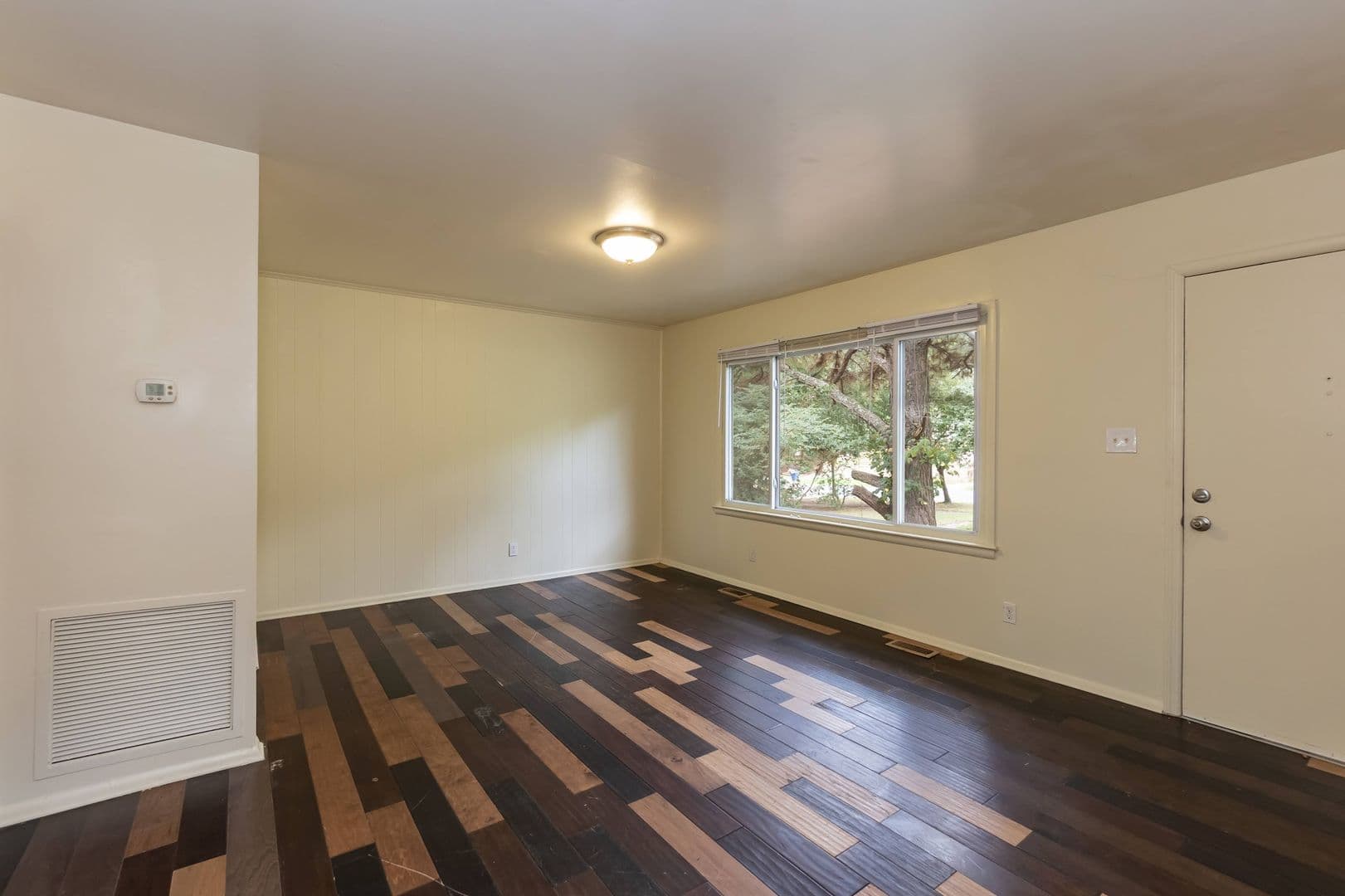 Durham House: 817 S Plum St