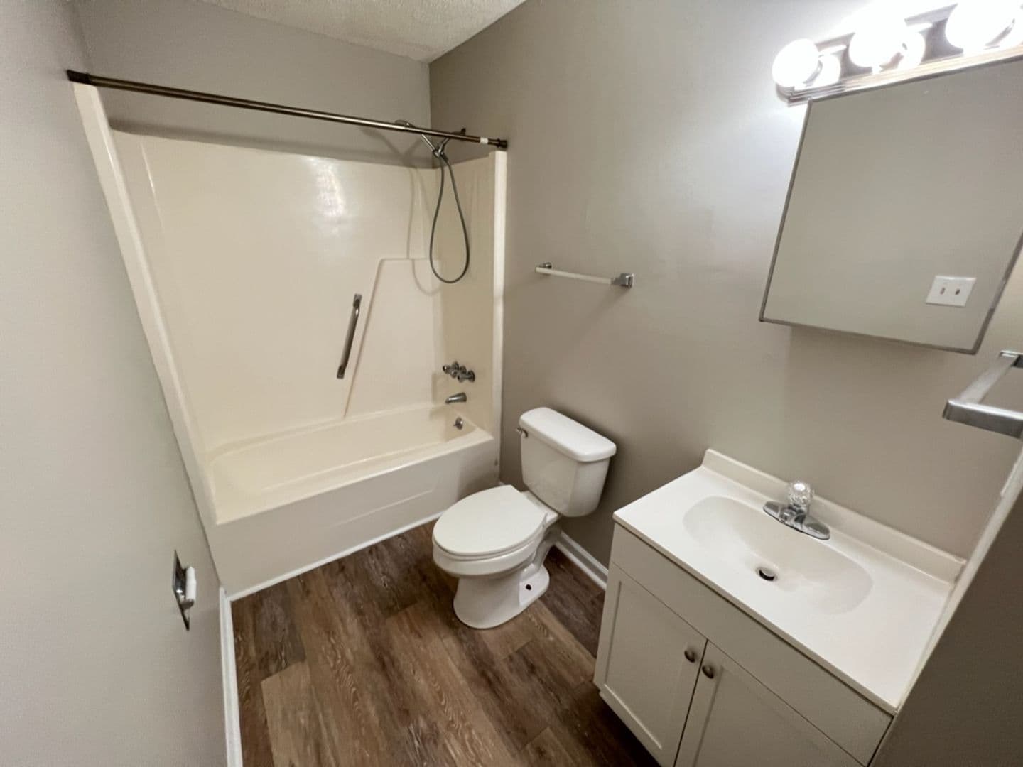 Durham House: 1410-B Cherrycrest Dr
