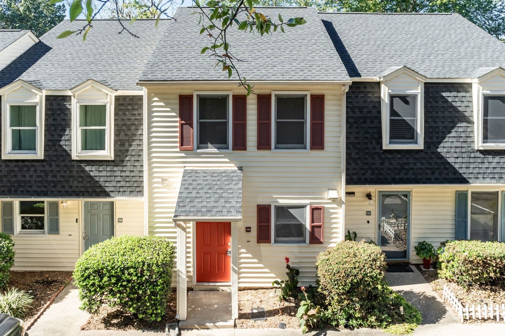 Durham House: 1507 Clermont Rd T-20