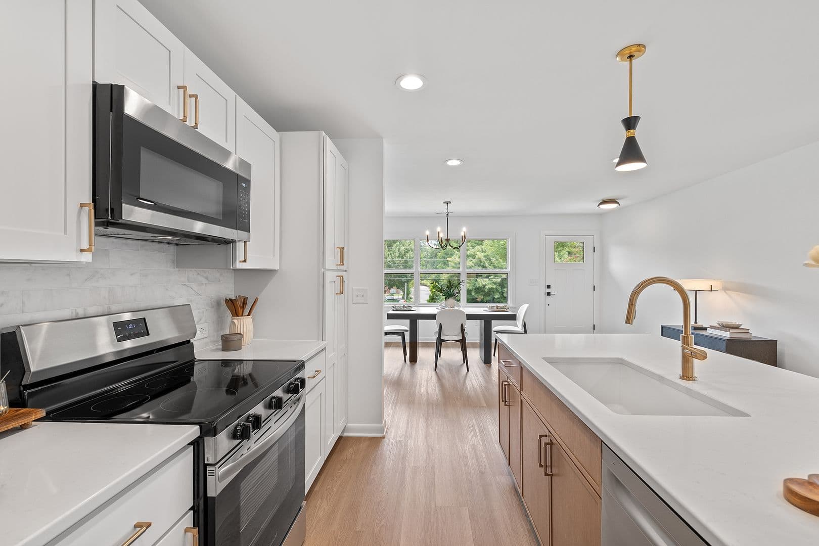 Raleigh House: 420 Peyton St