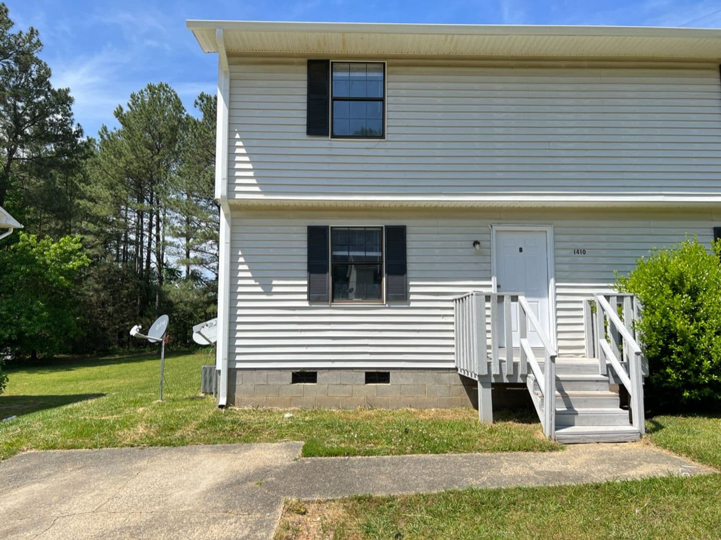 Durham House: 1410-B Cherrycrest Dr