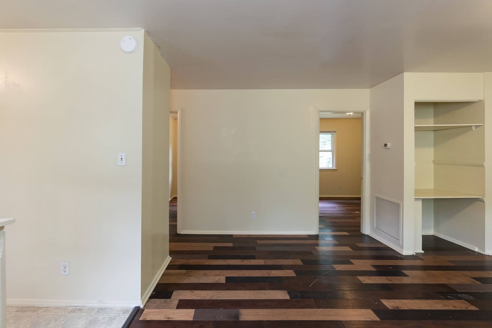 Durham House: 817 S Plum St