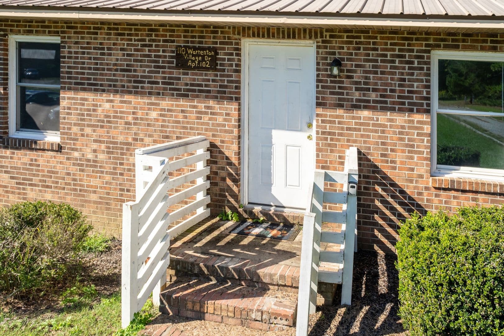 Warrenton House: 110-102 Warrenton Village Dr