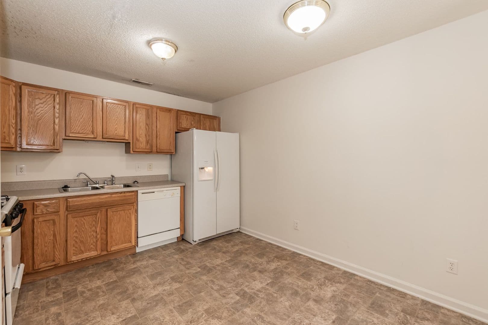 Raleigh House: 8650-112 Neuse Landing Ln