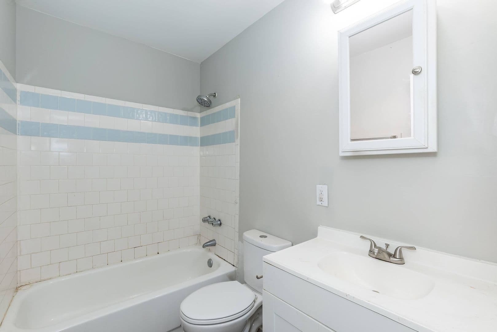 Warrenton House: 110-102 Warrenton Village Dr