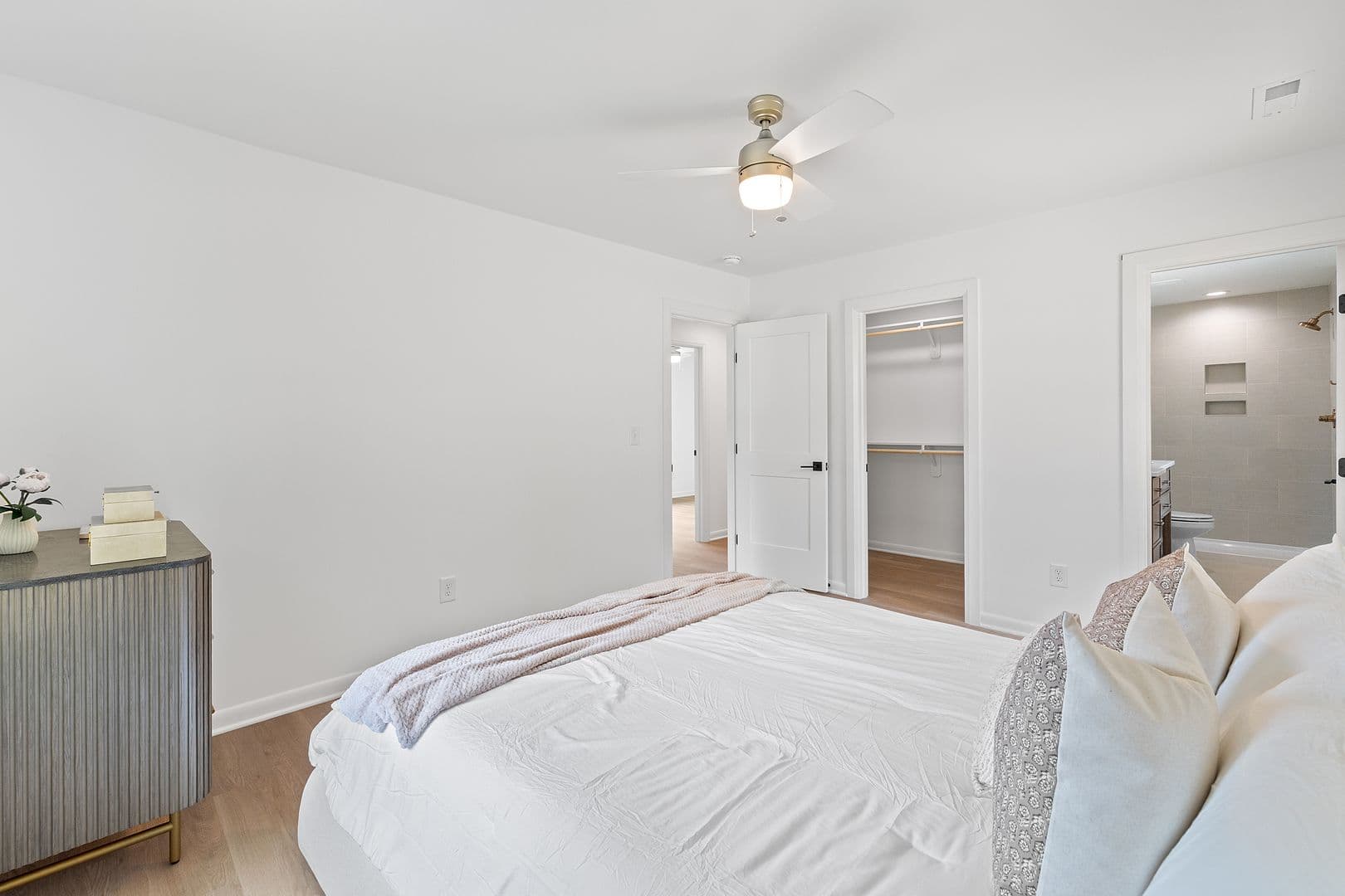 Raleigh House: 420 Peyton St