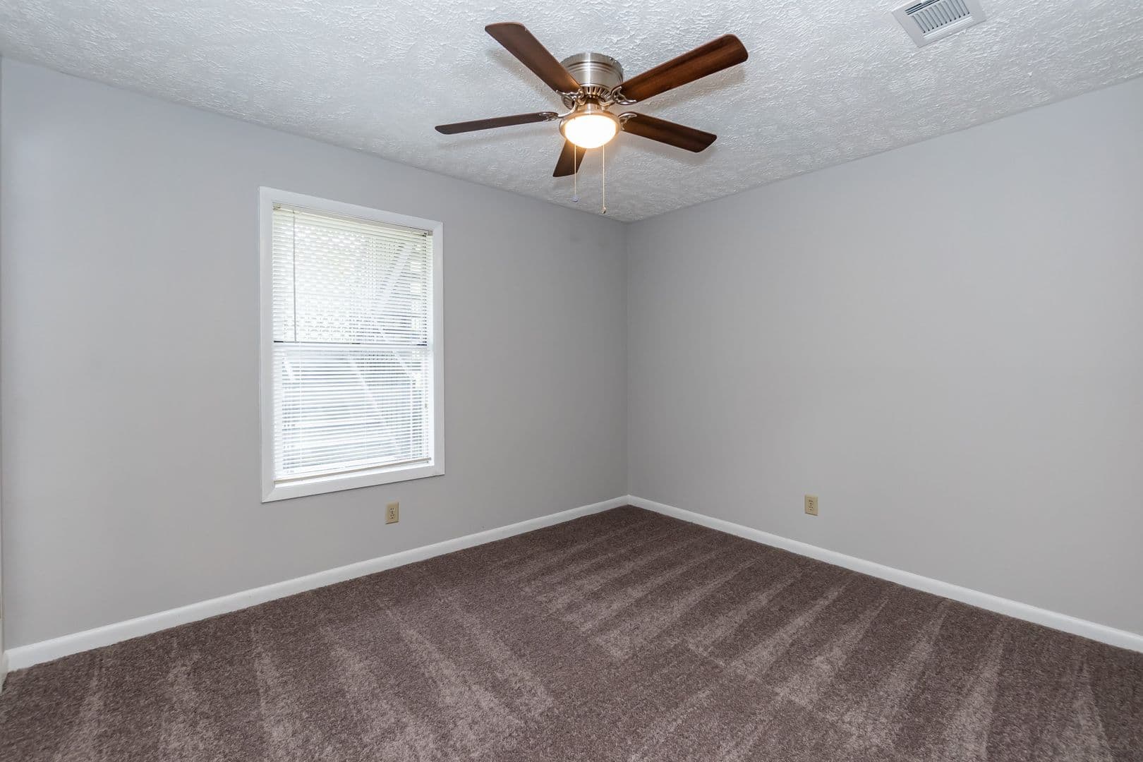 Fayetteville House: 6809 Willowbrook Dr Apt 2