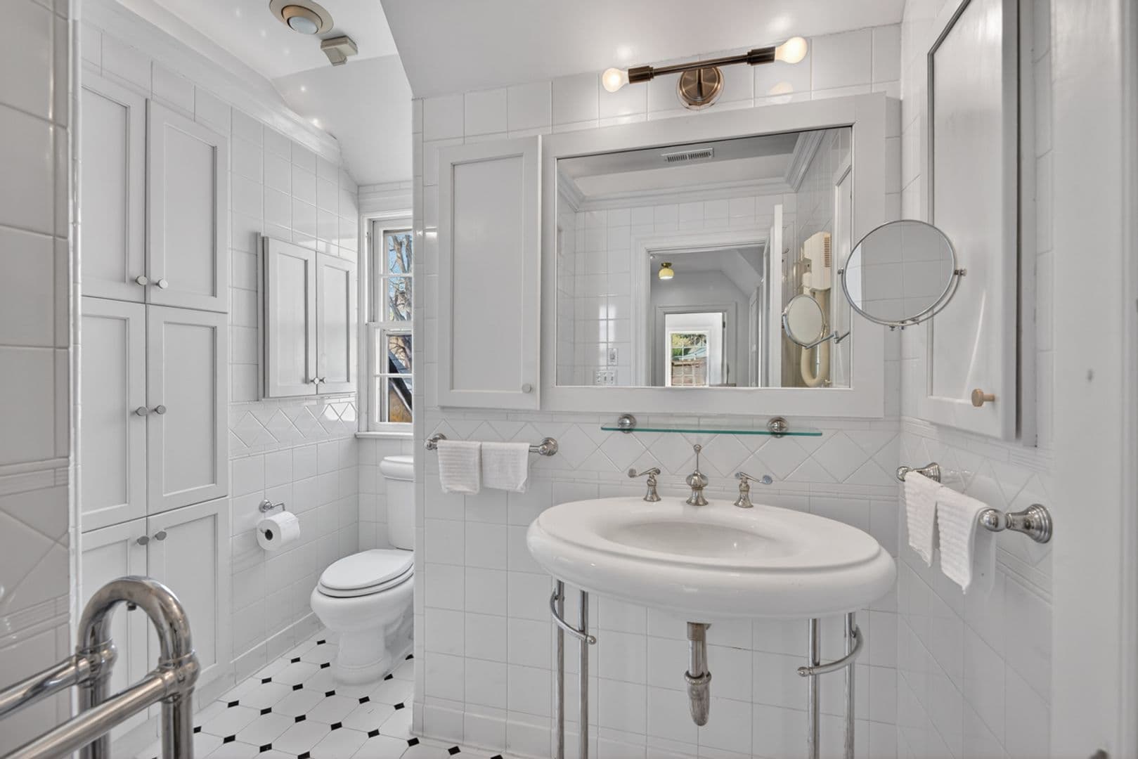 Durham House: 1436 Acadia St