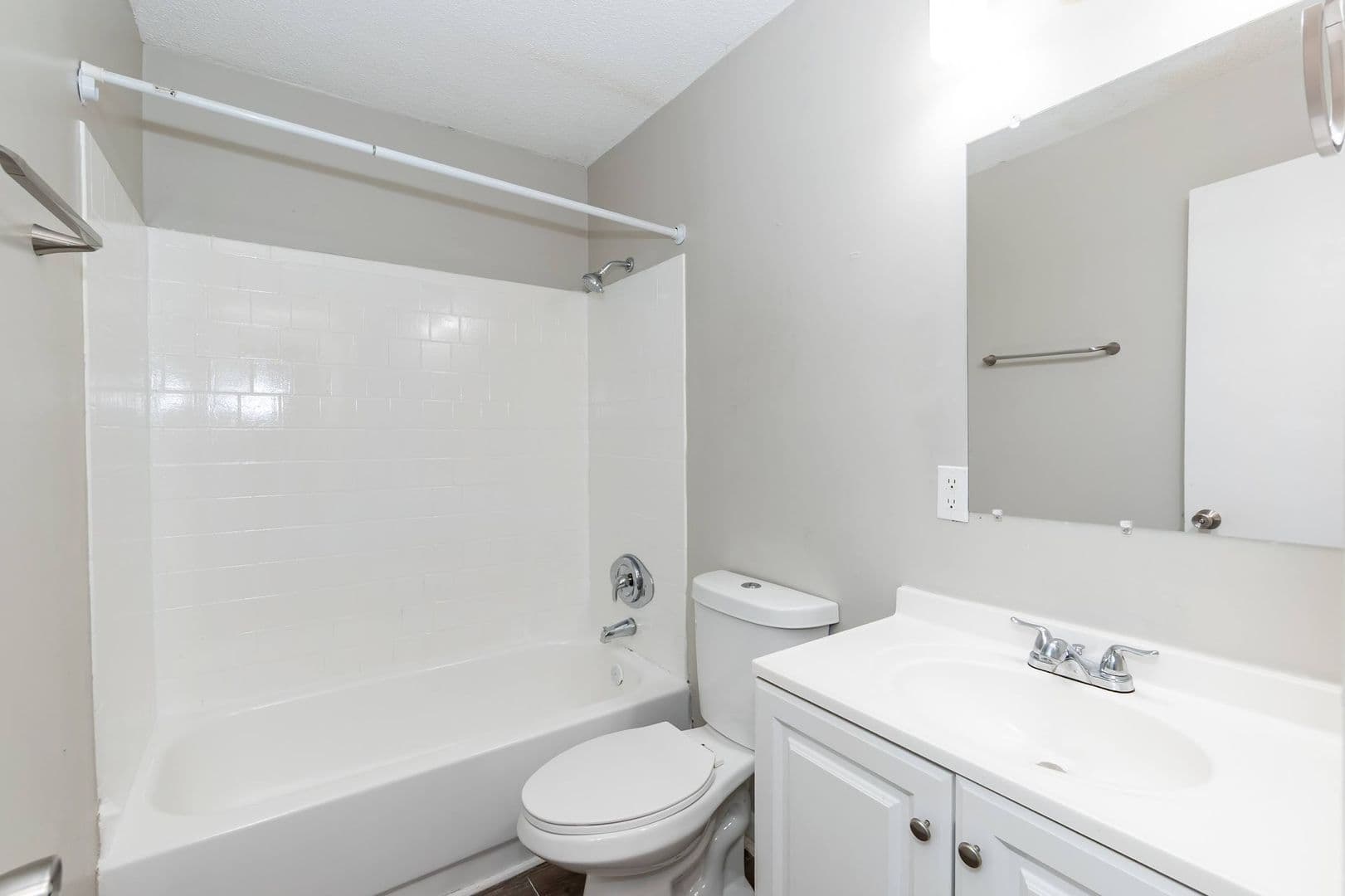 Warrenton House: 103-103 Warrenton Village Dr