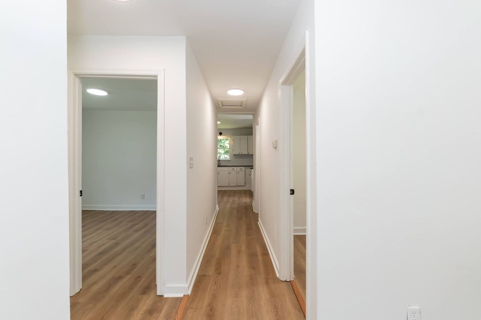 Henderson House: 423 E Rockspring St