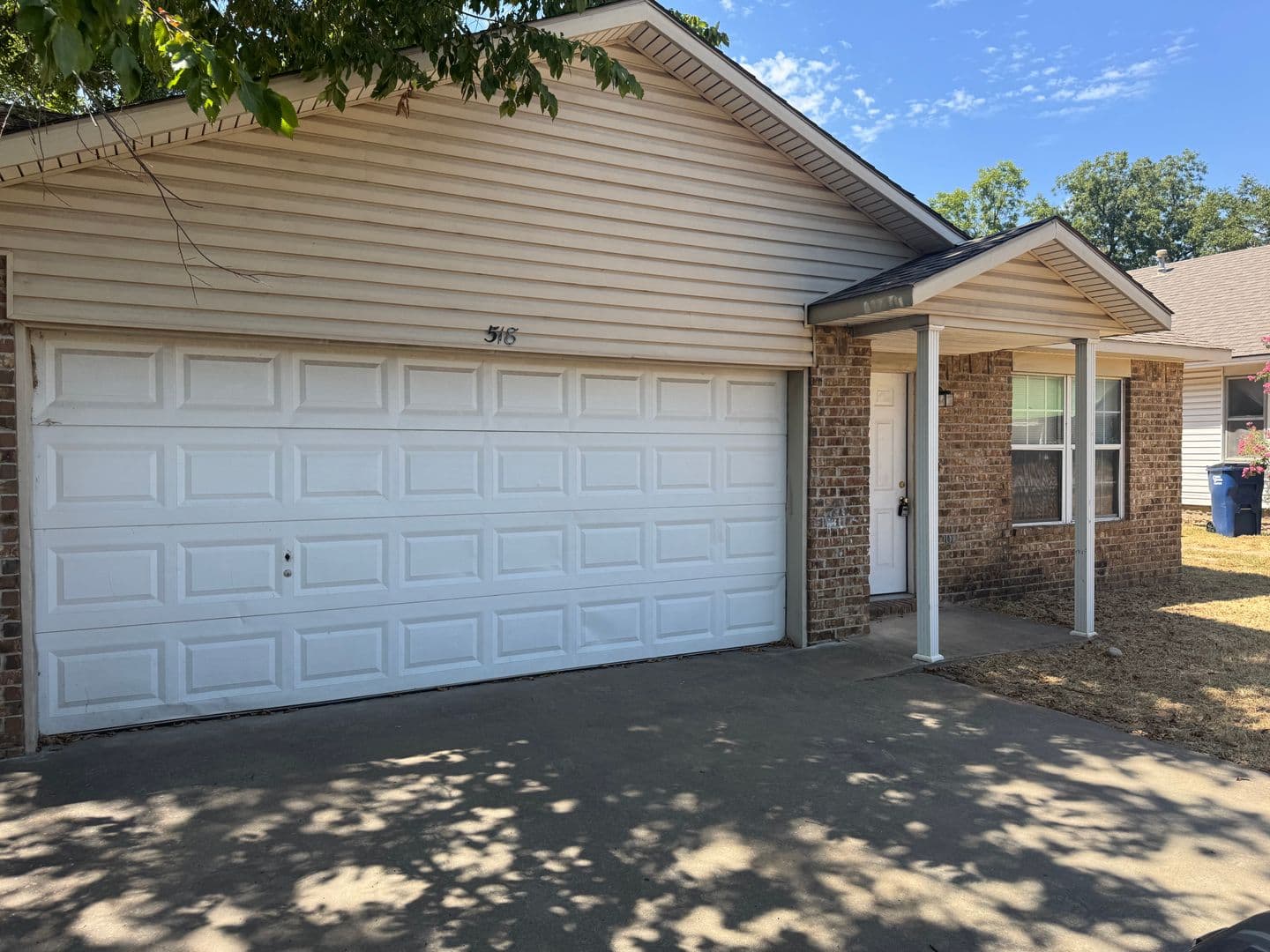 Barling Apartment: 1206 Fort Street