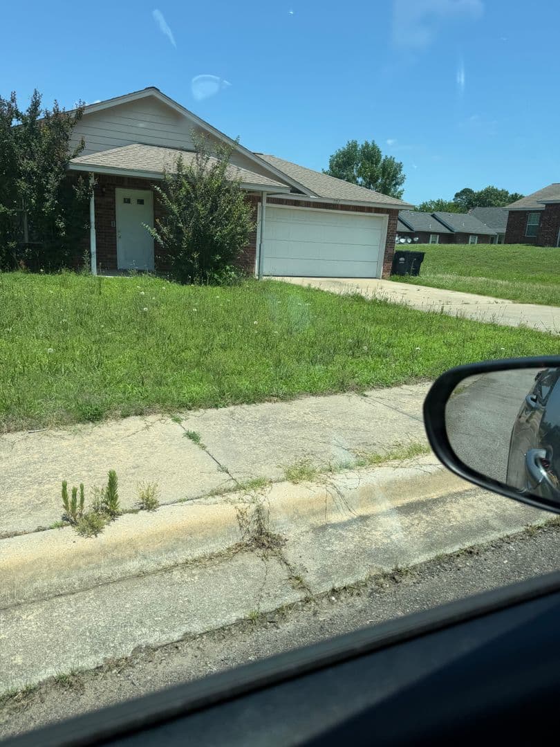 Heavener Apartment: 701 W Avenue