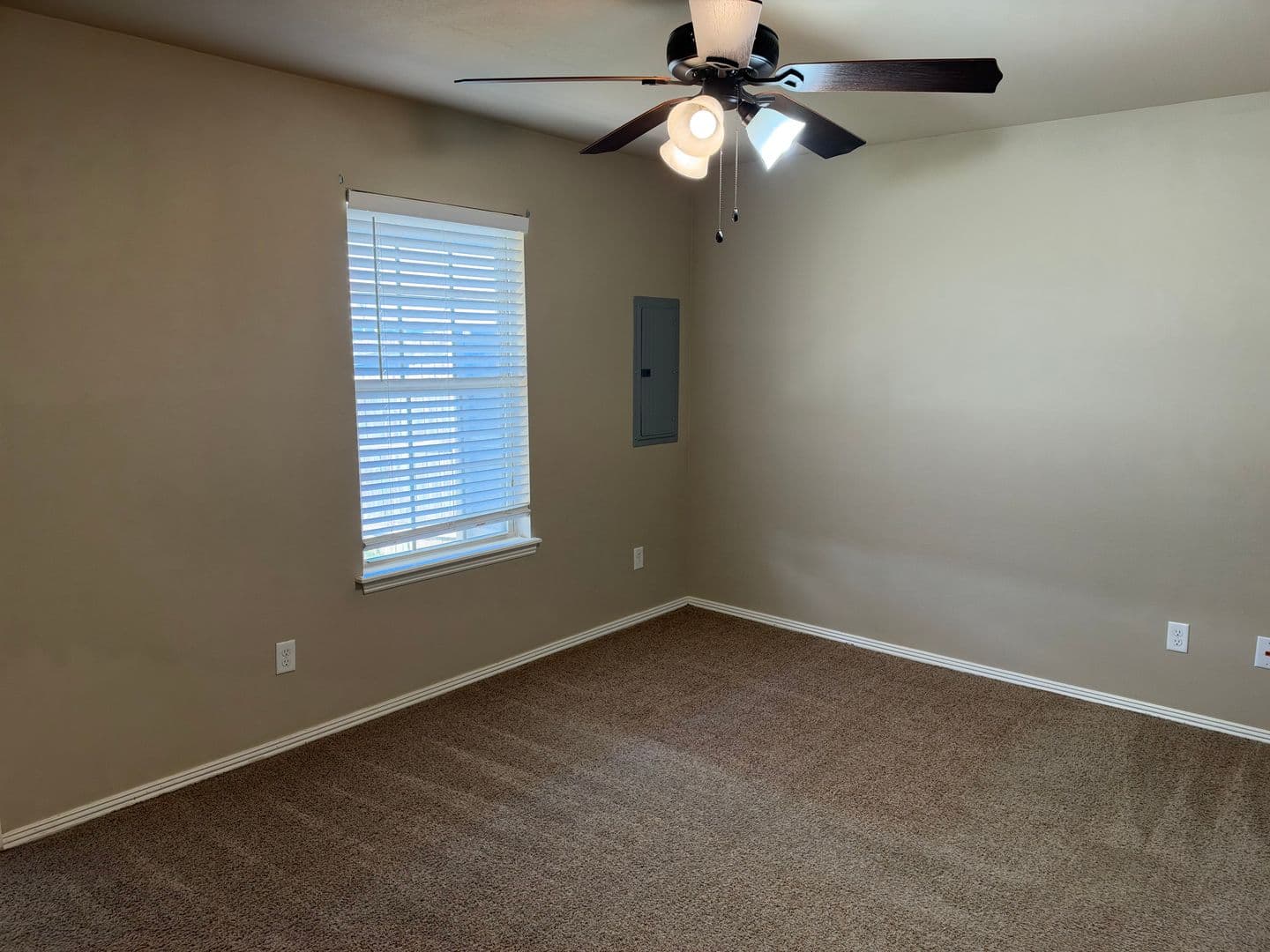 FORT SMITH Apartment: 6000-6002 White Oak Cir