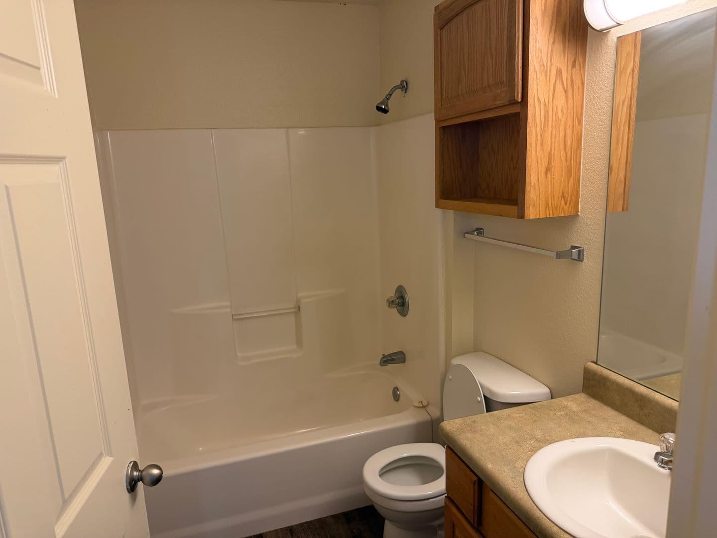 Heavener Apartment: 701 W Avenue
