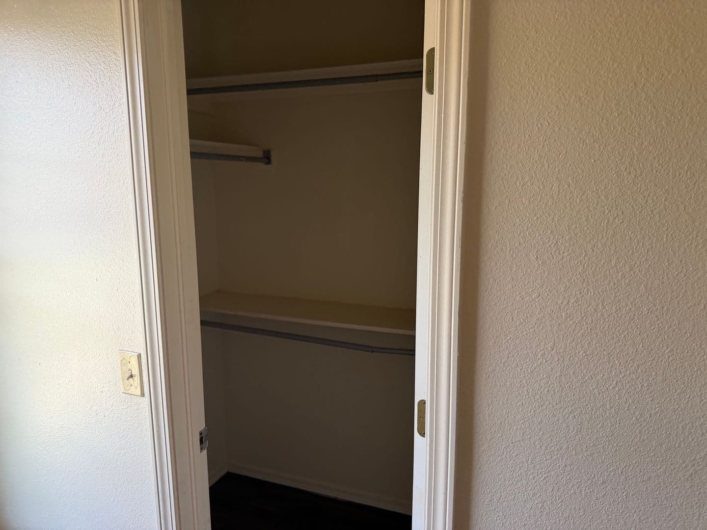 Heavener Apartment: 701 W Avenue