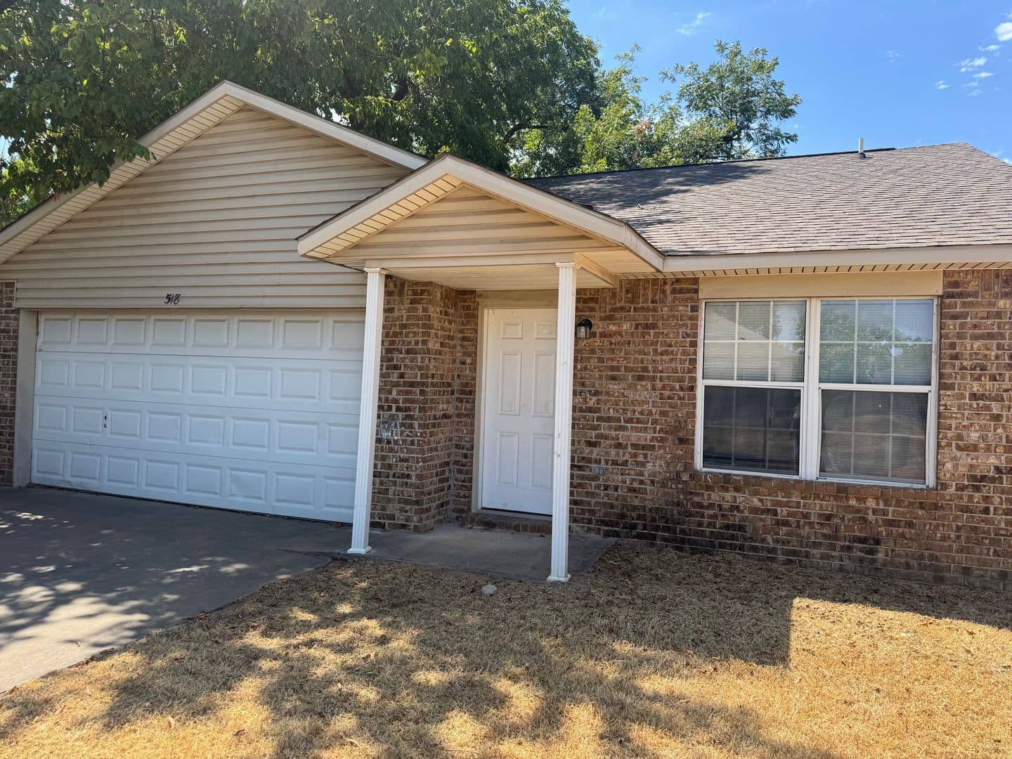 Barling Apartment: 1206 Fort Street