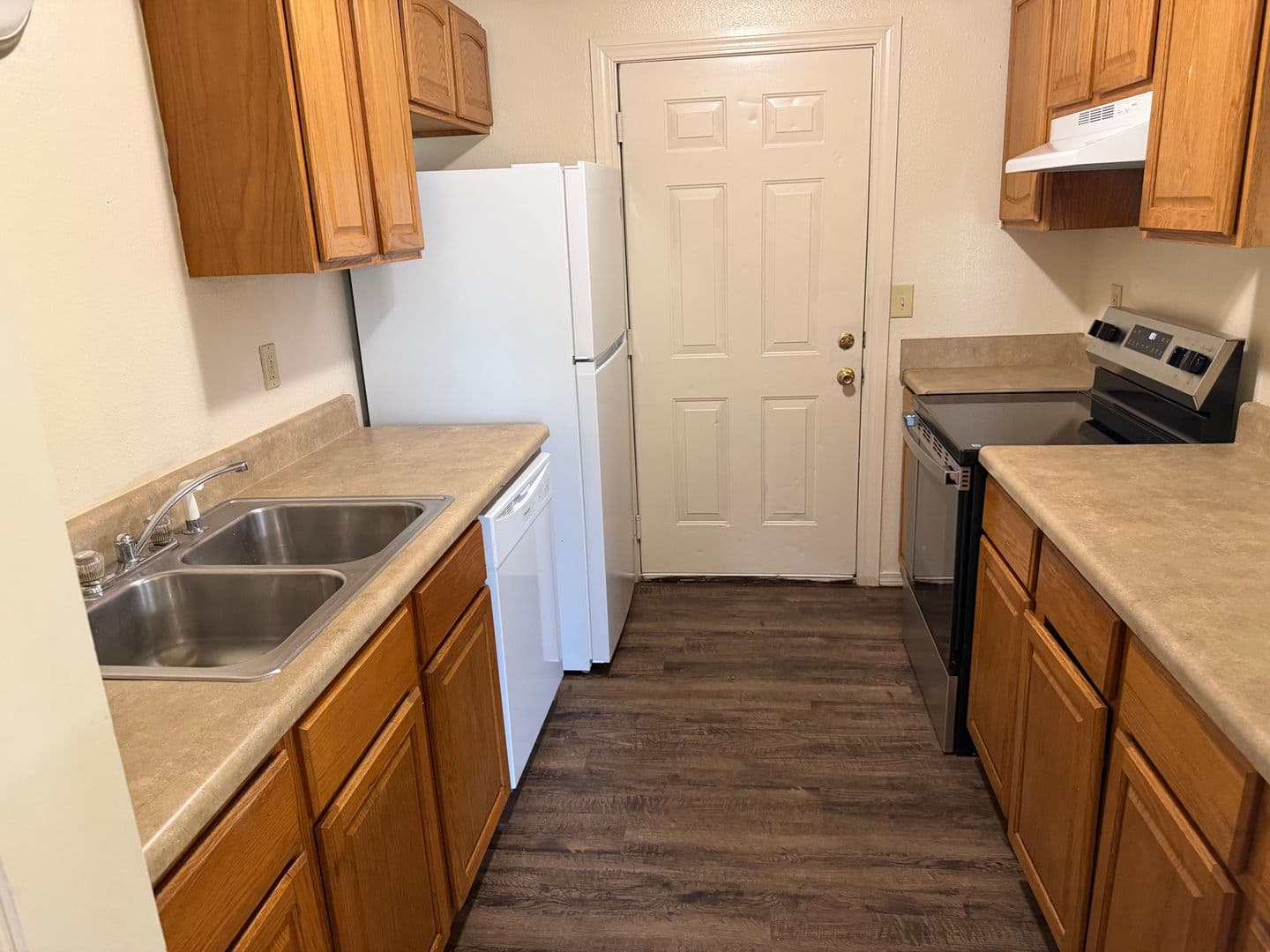 Heavener Apartment: 701 W Avenue