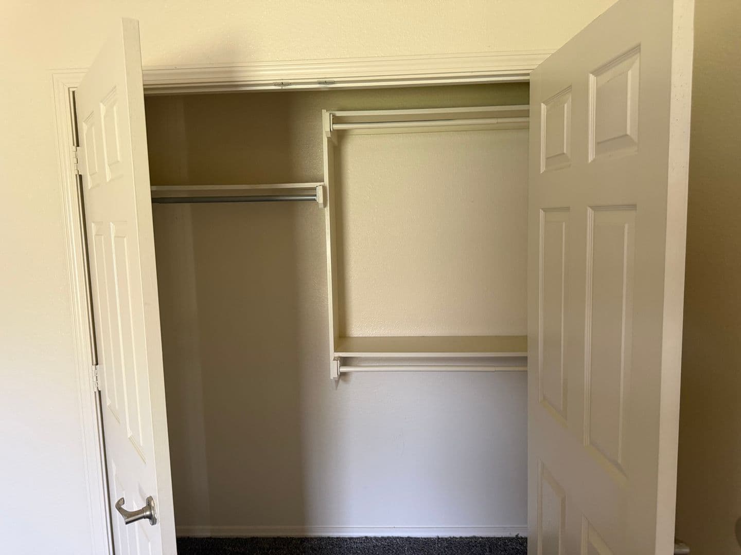 Heavener Apartment: 701 W Avenue