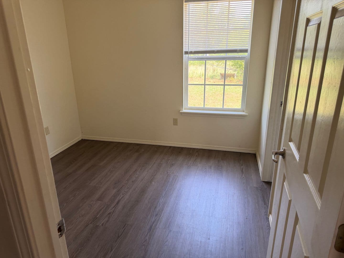 Heavener Apartment: 701 W Avenue