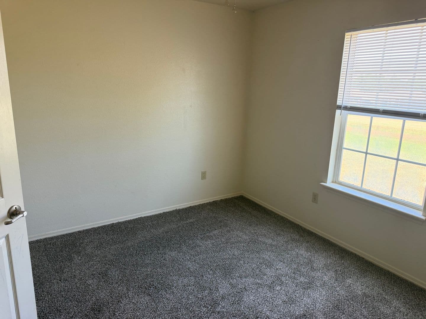 Heavener Apartment: 701 W Avenue