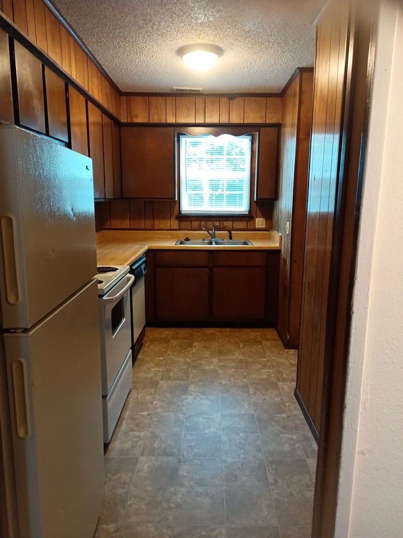 Fayetteville Apartment: 1571 N Leverett Ave