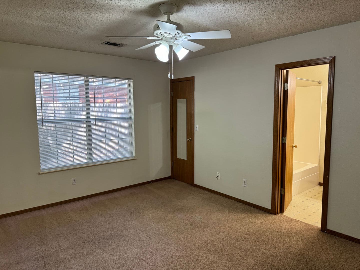 Fayetteville Apartment: Daisy Lane