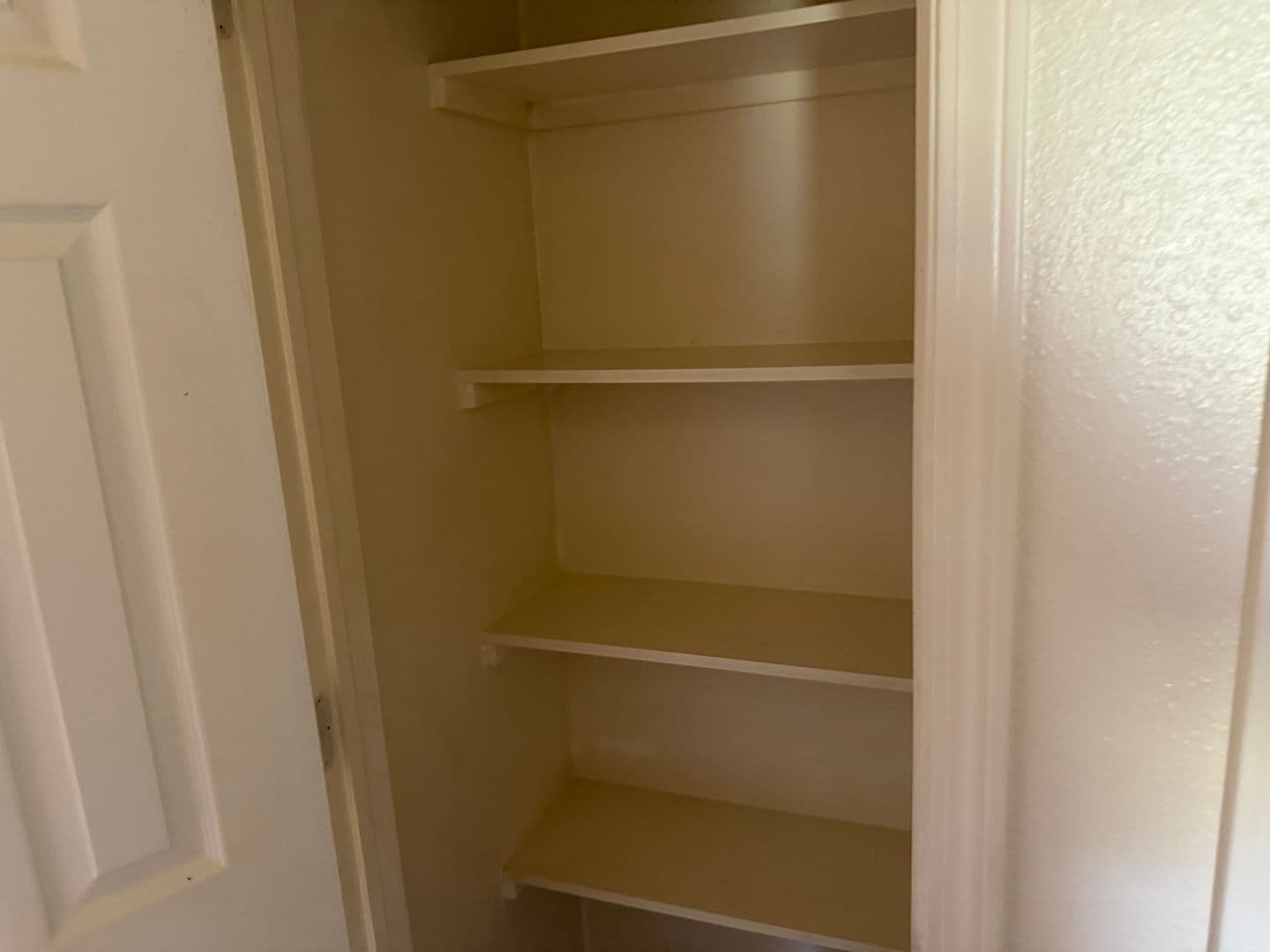 Heavener Apartment: 701 W Avenue