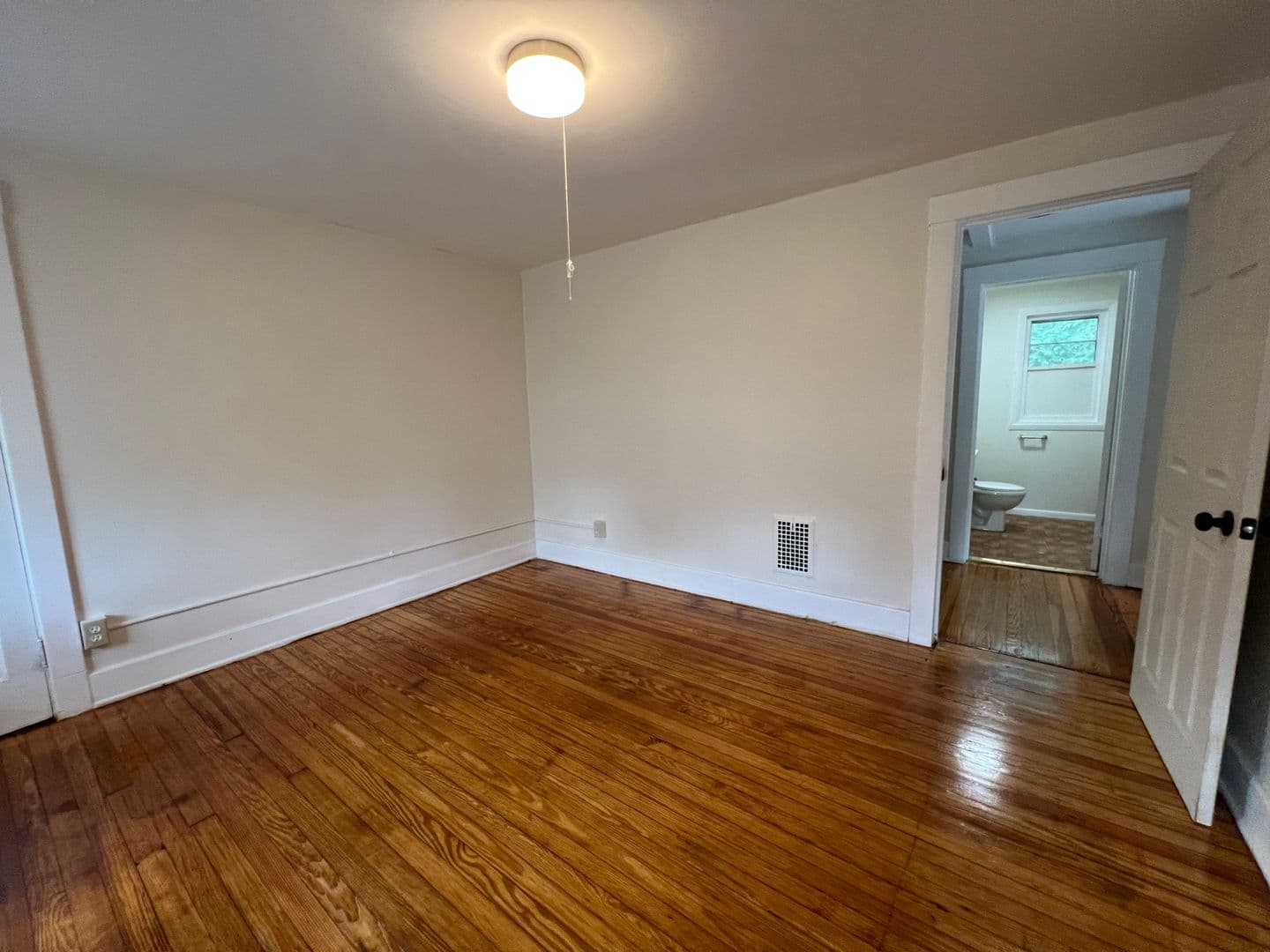 Rochester House: 14 Admiral Pk