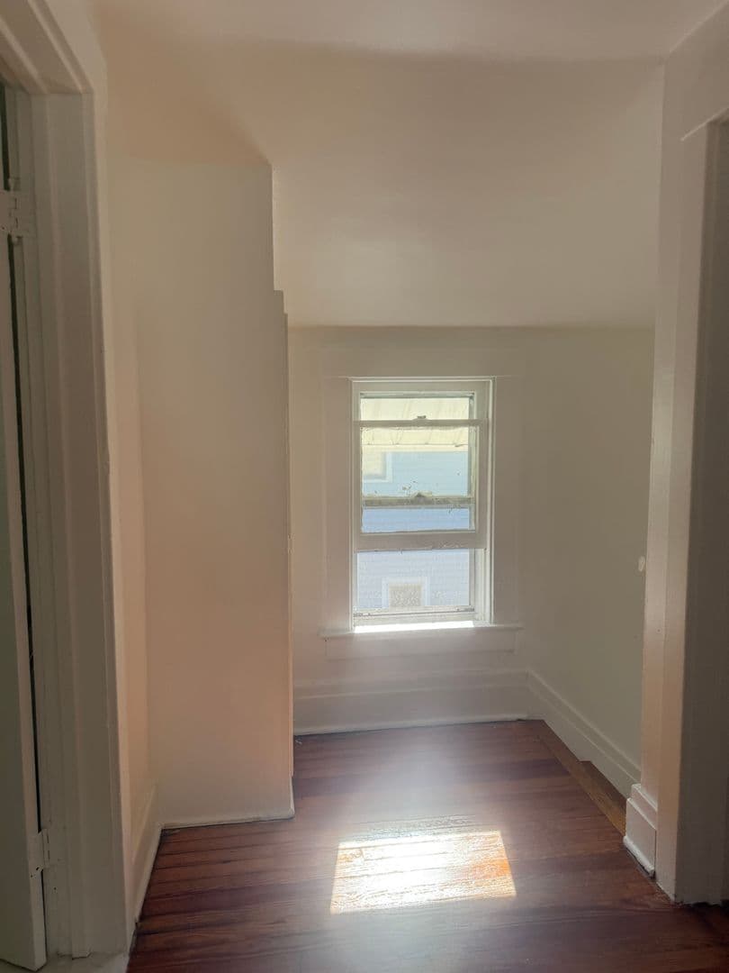 Rochester House: 14 Admiral Pk
