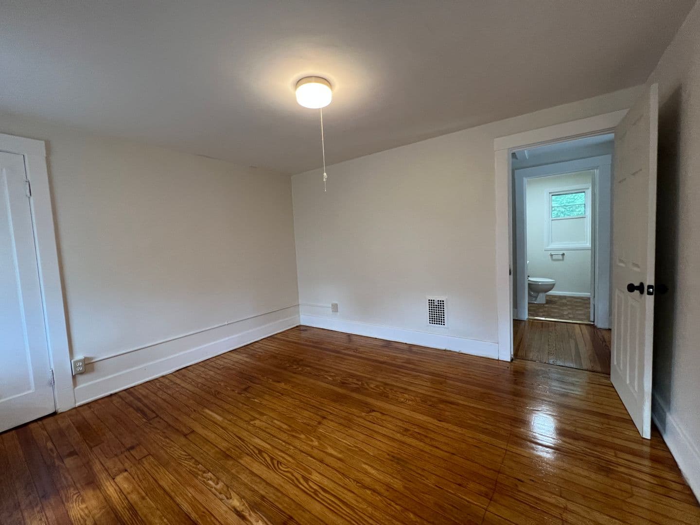Rochester House: 14 Admiral Pk