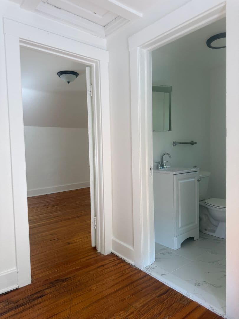 Rochester House: 14 Admiral Pk
