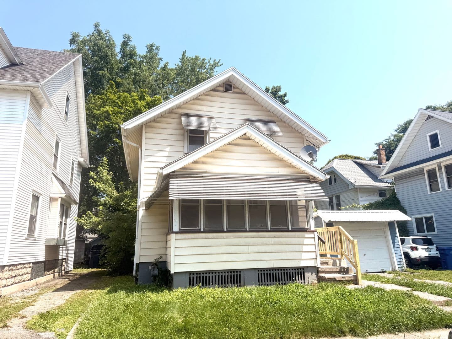 Rochester House: 14 Admiral Pk