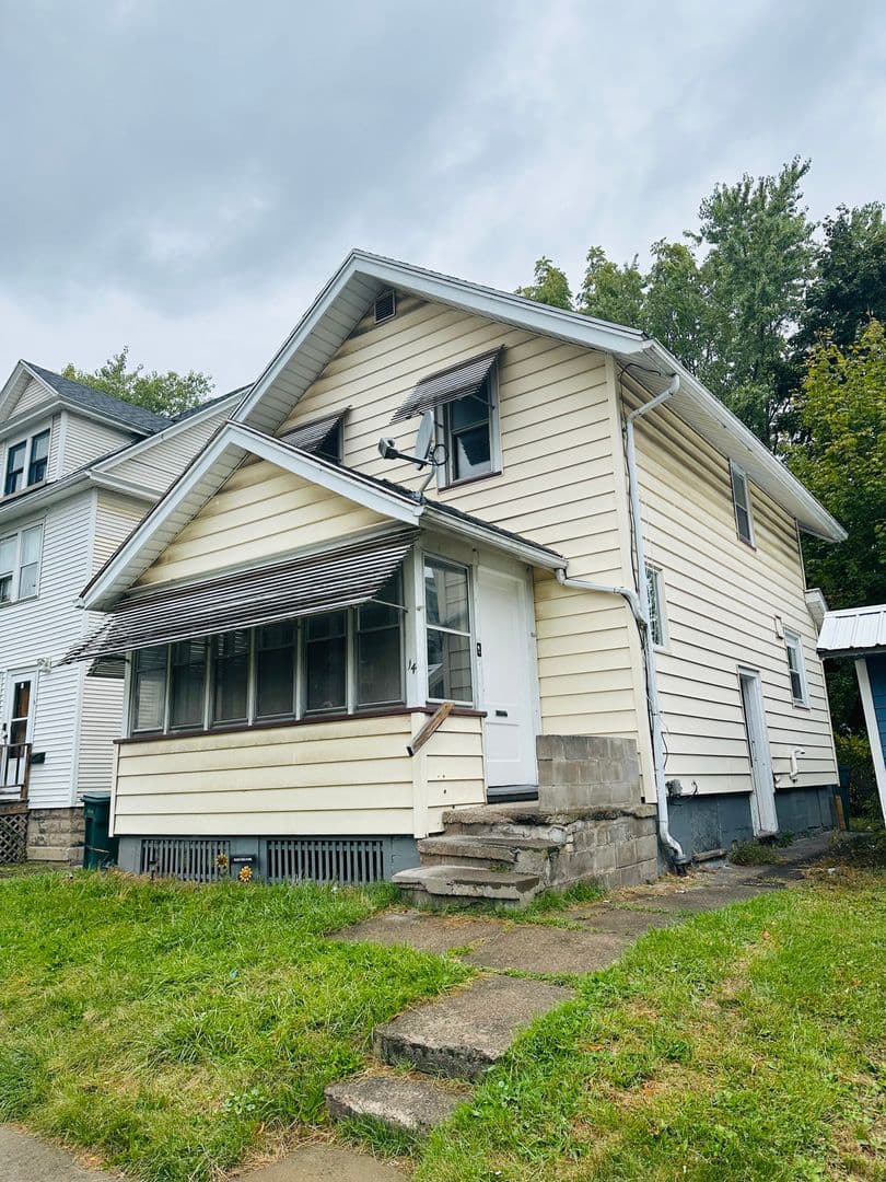 Rochester House: 14 Admiral Pk