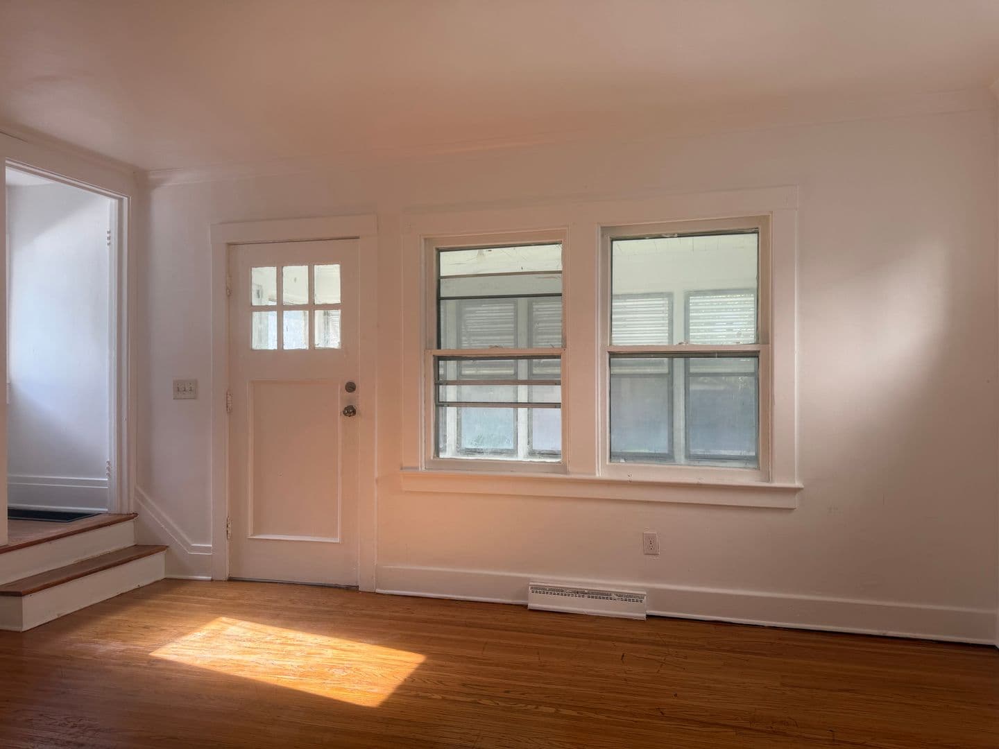 Rochester House: 14 Admiral Pk