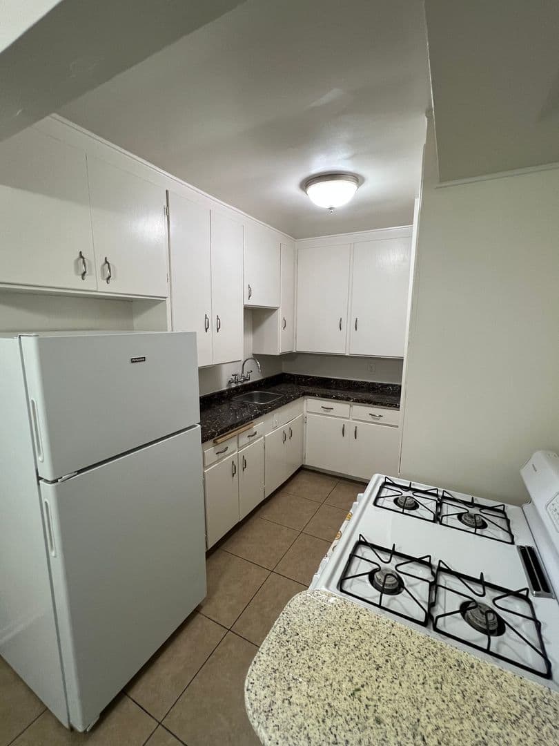 SAN DIEGO Apartment: 2577 BROADWAY