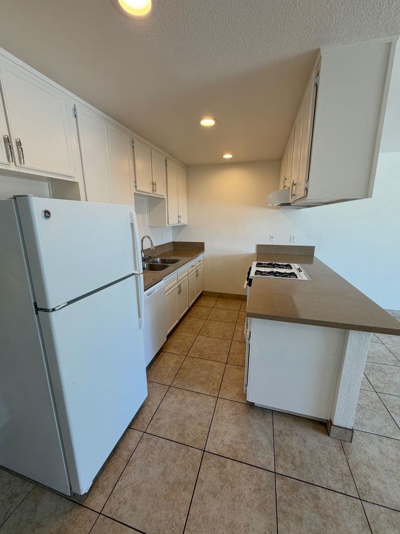 IMPERIAL BEACH Apartment: 1140 CALLA AVE