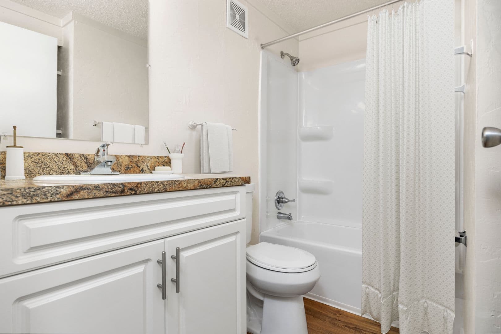 Lake City Apartment: 826 SW Amberwood Loop