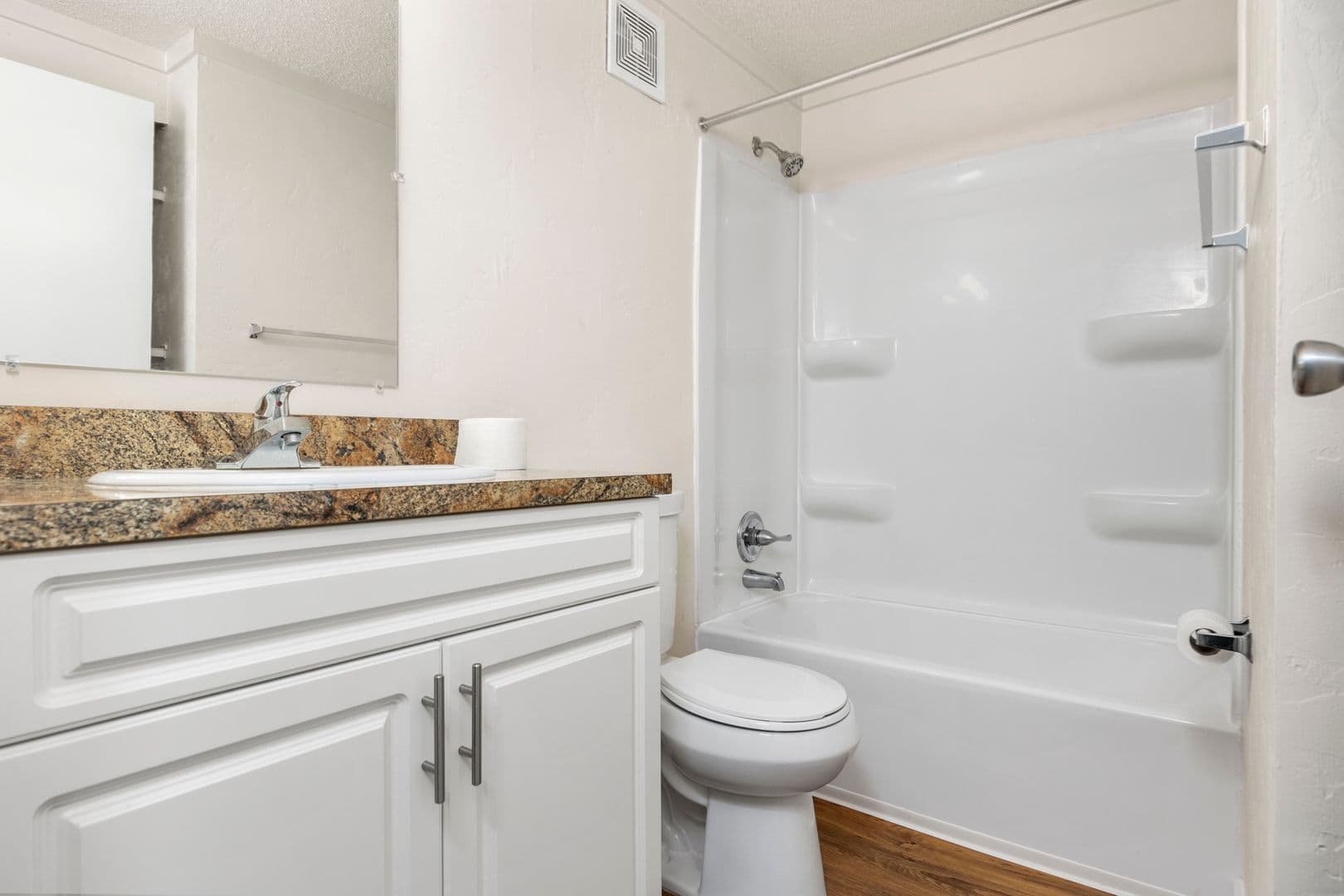 Lake City Apartment: 826 SW Amberwood Loop