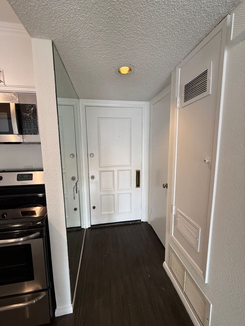 San Diego Townhome: 5757 Gaines Street, #E
