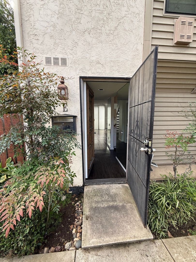 San Diego Townhome: 5757 Gaines Street, #E