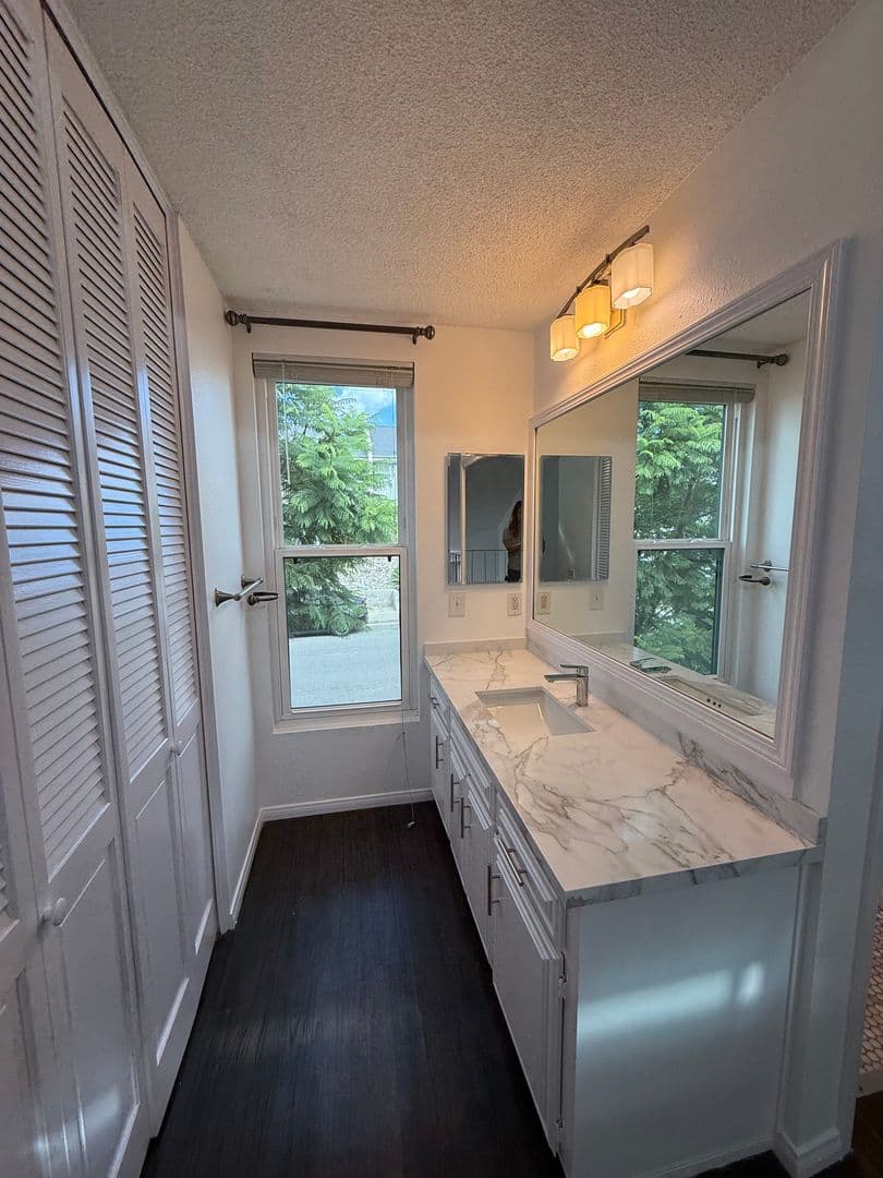 San Diego Townhome: 5757 Gaines Street, #E