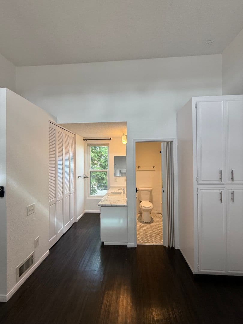 San Diego Townhome: 5757 Gaines Street, #E